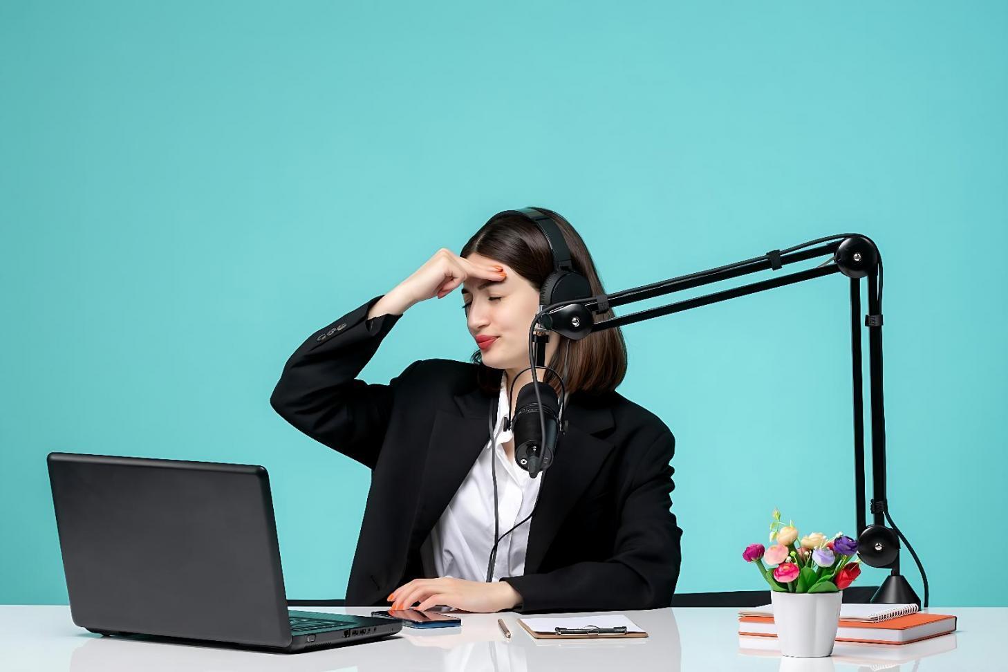 Group discussion during an online seminar on interview techniques
